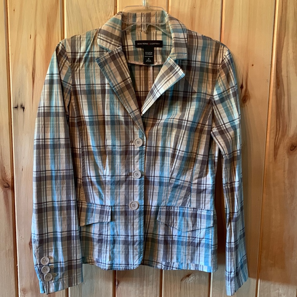 Women’s size 4 blazer in new condition
